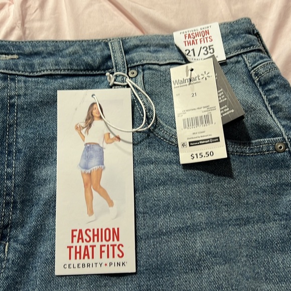 Fringed jean skirt, size 21, never worn - Picture 2 of 3